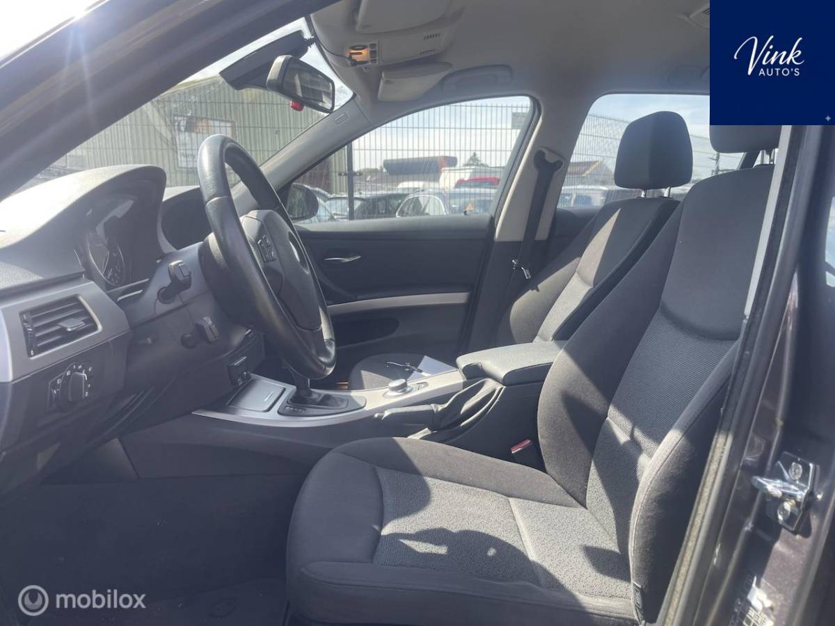 BMW 3 Serie BMW 3-serie Touring 318i Business Line AUTOMAAT|Trekhaak|Navigatie|Parkeersensoren|Climate Control