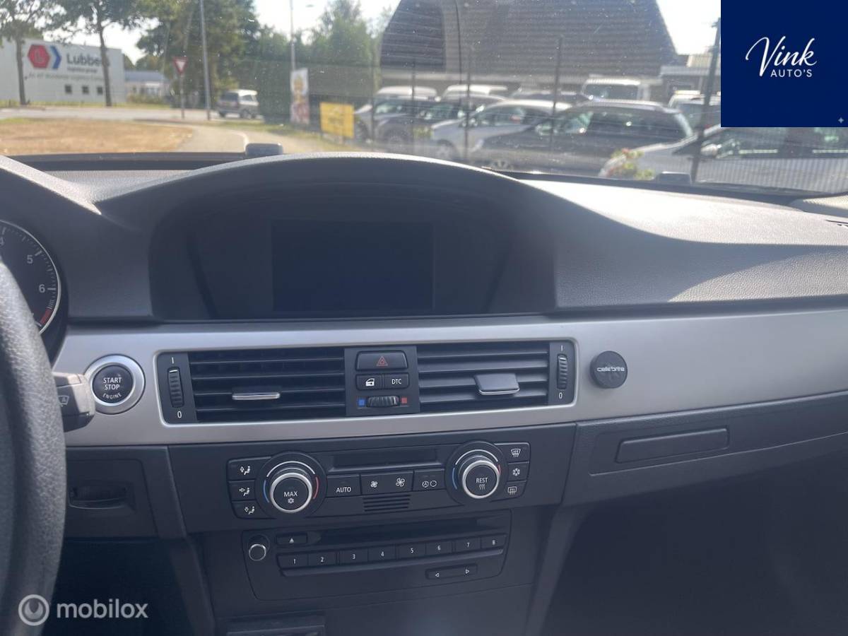 BMW 3 Serie BMW 3-serie Touring 318i Business Line AUTOMAAT|Trekhaak|Navigatie|Parkeersensoren|Climate Control