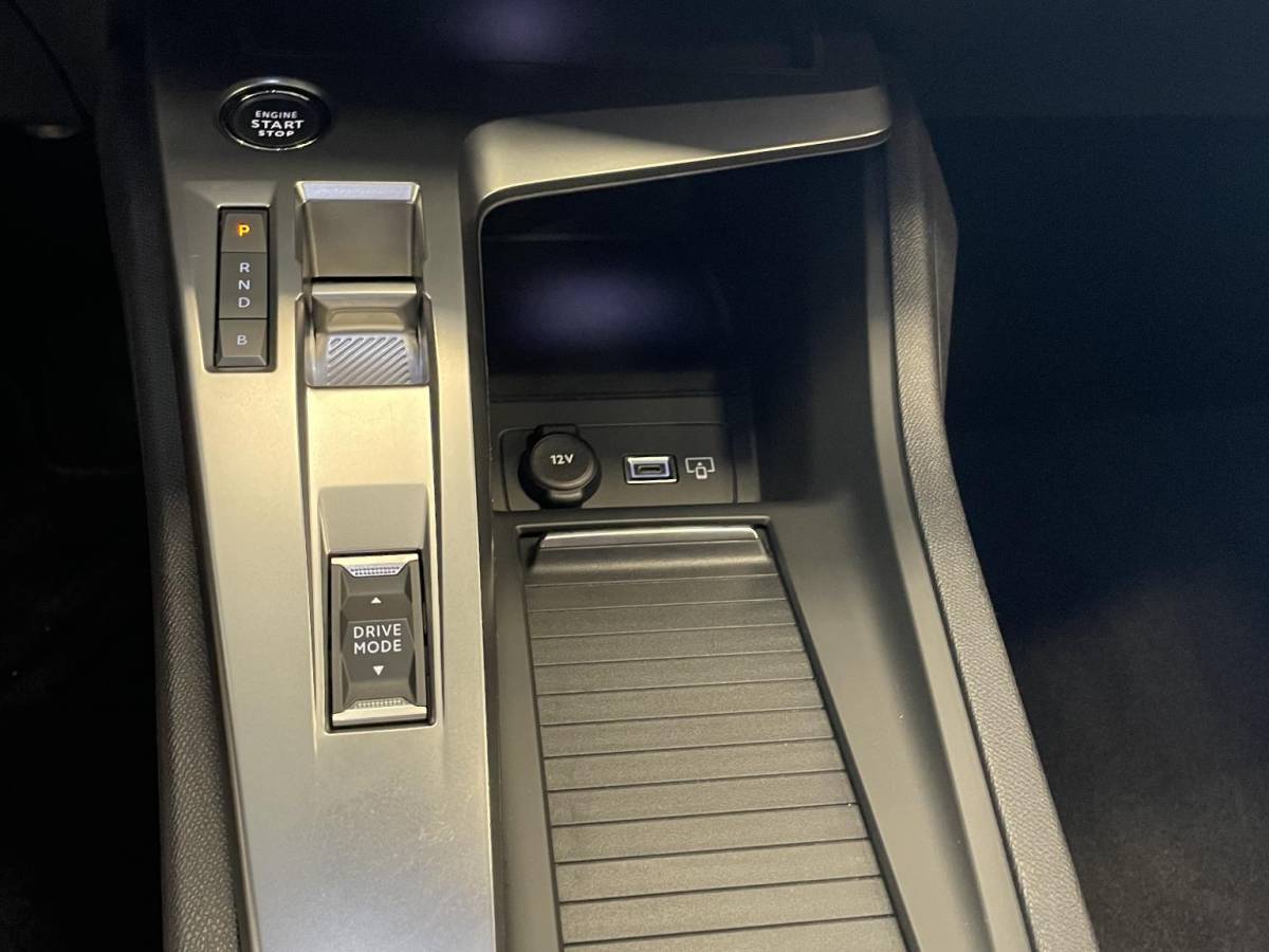 Peugeot 308 Peugeot 308 SW 1.6 PHEV 180pk Active Pack Business Navigatie Carplay PDC VA + Camera 17″ LM Velgen Adaptive Cruise Control Full LED Virtual Cockpit