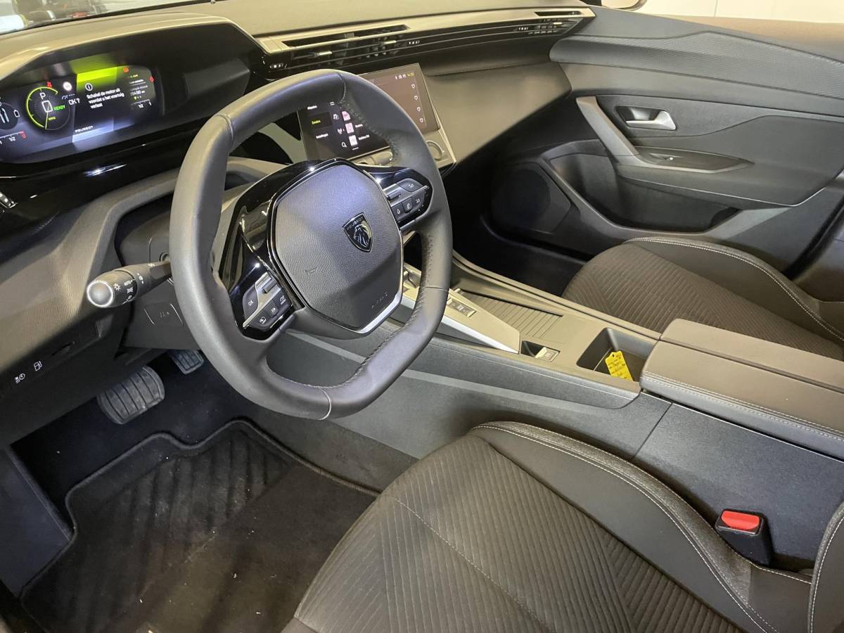 Peugeot 308 Peugeot 308 SW 1.6 PHEV 180pk Active Pack Business Navigatie Carplay PDC VA + Camera 17″ LM Velgen Adaptive Cruise Control Full LED Virtual Cockpit