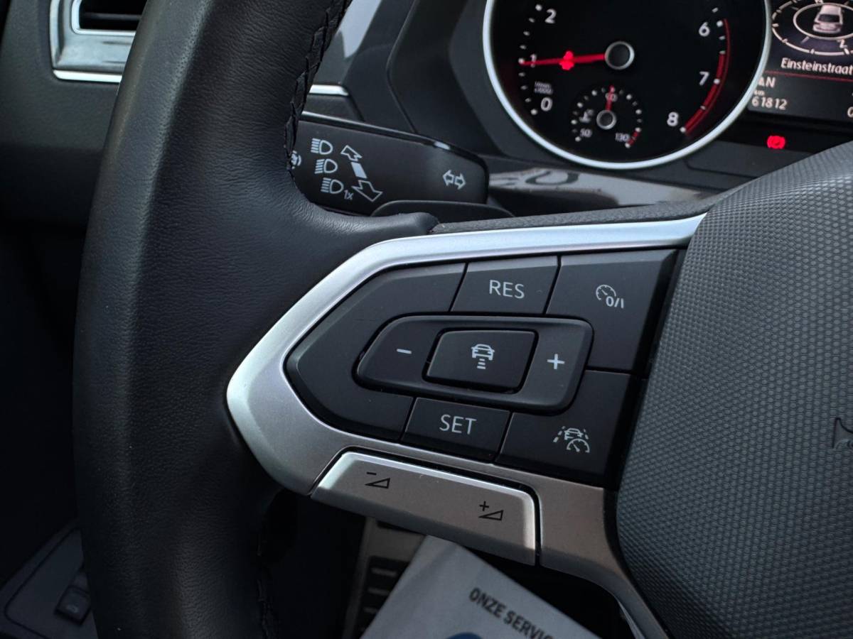 Volkswagen Tiguan Volkswagen Tiguan 1.5 TSI Life Business / Pano / IQ Light / Trekhaak