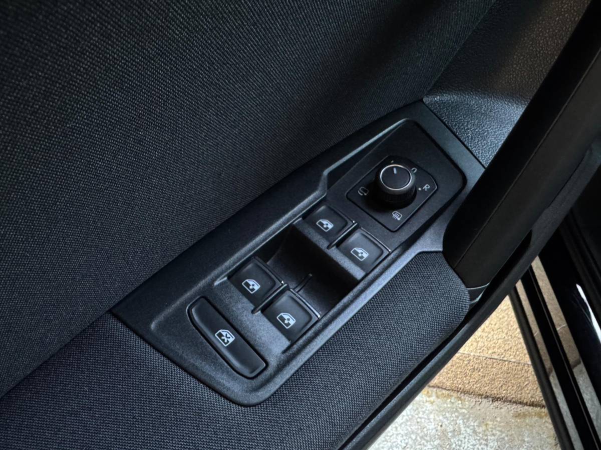 Volkswagen Tiguan Volkswagen Tiguan 1.5 TSI Life Business / Pano / IQ Light / Trekhaak