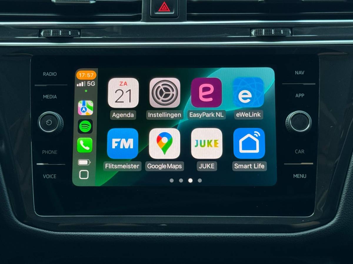 Volkswagen Tiguan Volkswagen Tiguan 1.5 TSI Life Business / Pano / IQ Light / Trekhaak