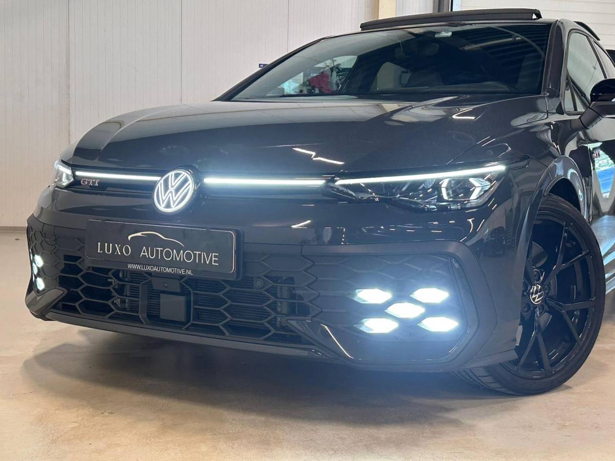Volkswagen Golf Volkswagen Golf 2.0 TSI GTI | FACELIFT | PANO | HUD | 360 CAMERA | IQ LIGHTS