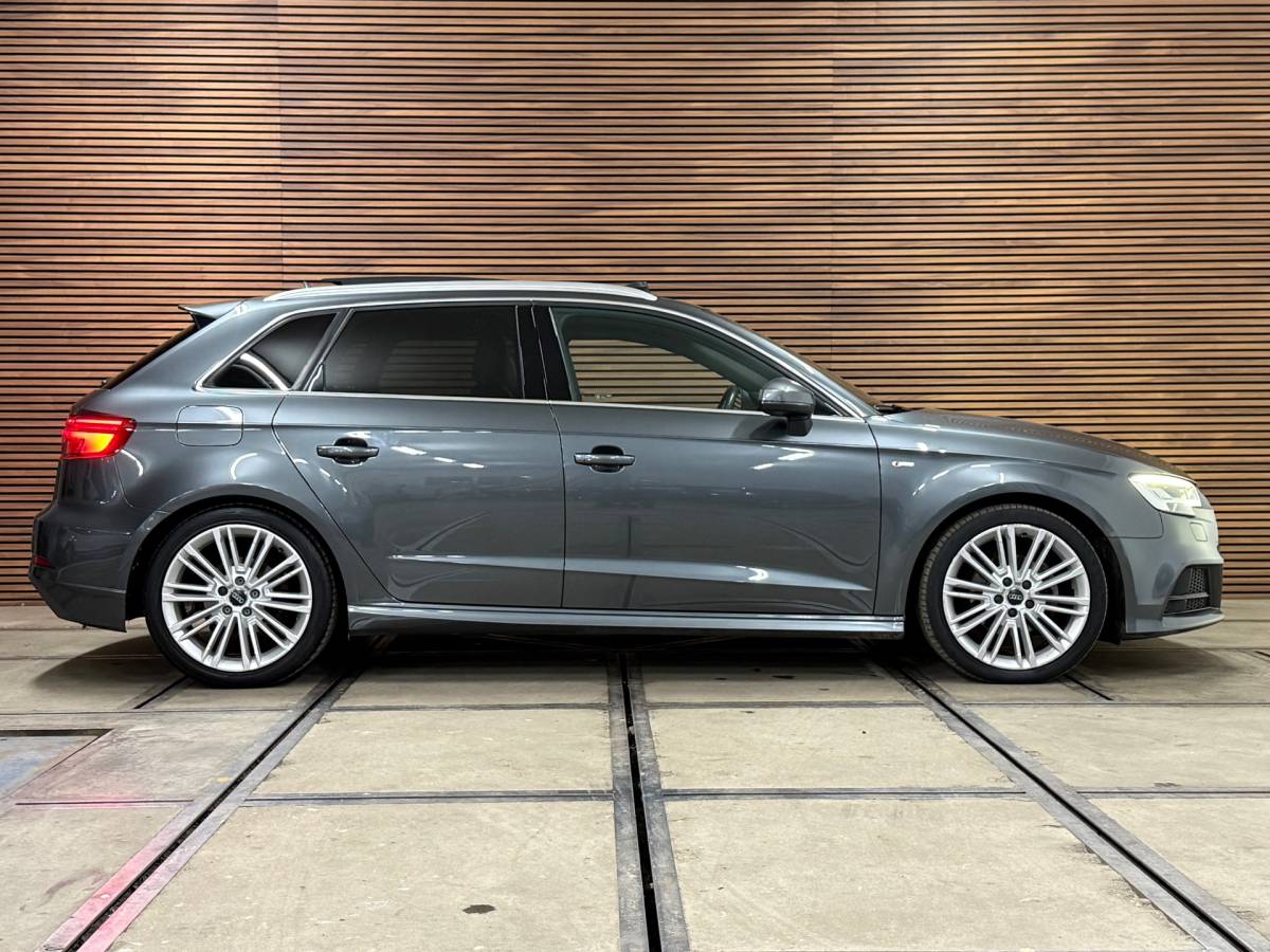 Audi A3 Audi A3 Sportback 1.5 TFSI CoD Sport S Line Edition | Pano | Sportstoelen | LED | Navigatie | Trekhaak