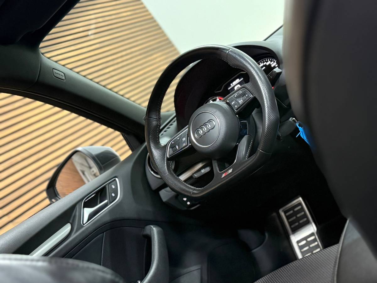 Audi A3 Audi A3 Sportback 1.5 TFSI CoD Sport S Line Edition | Pano | Sportstoelen | LED | Navigatie | Trekhaak