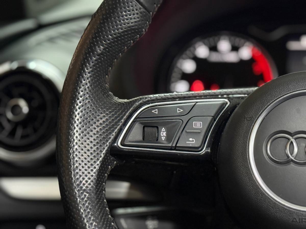 Audi A3 Audi A3 Sportback 1.5 TFSI CoD Sport S Line Edition | Pano | Sportstoelen | LED | Navigatie | Trekhaak