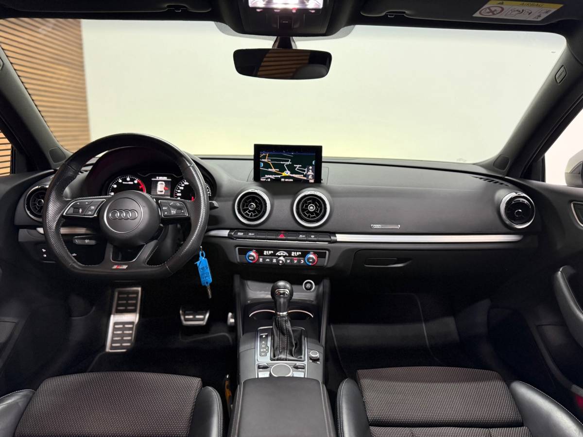 Audi A3 Audi A3 Sportback 1.5 TFSI CoD Sport S Line Edition | Pano | Sportstoelen | LED | Navigatie | Trekhaak