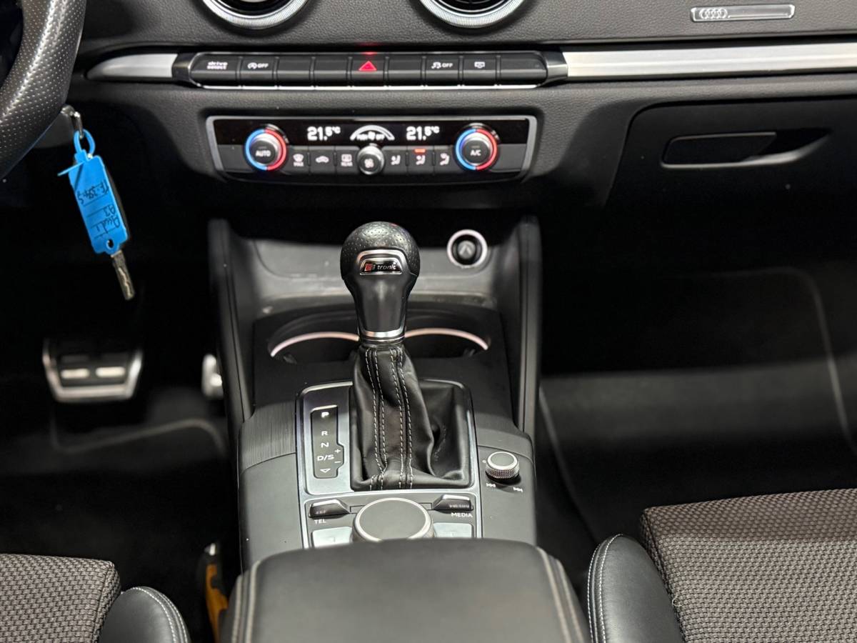 Audi A3 Audi A3 Sportback 1.5 TFSI CoD Sport S Line Edition | Pano | Sportstoelen | LED | Navigatie | Trekhaak