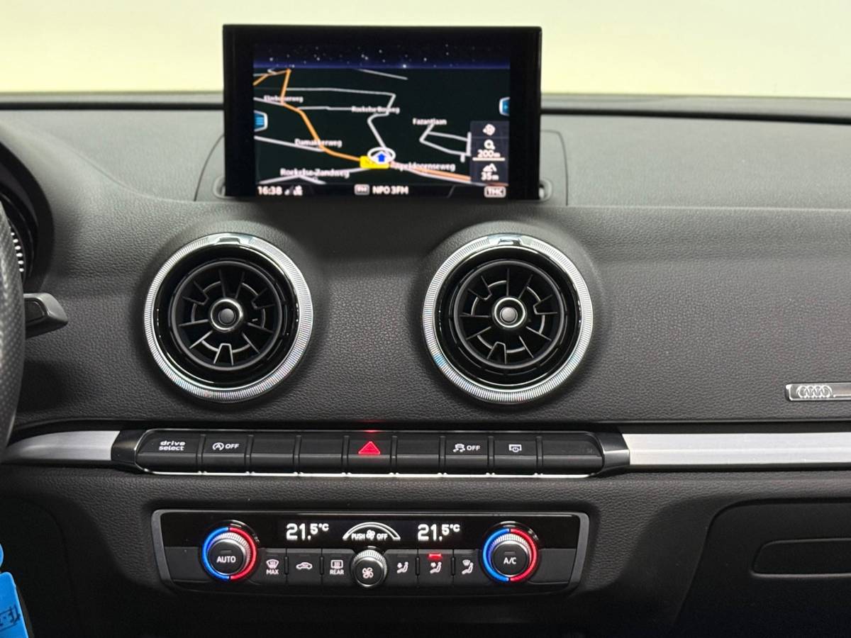 Audi A3 Audi A3 Sportback 1.5 TFSI CoD Sport S Line Edition | Pano | Sportstoelen | LED | Navigatie | Trekhaak