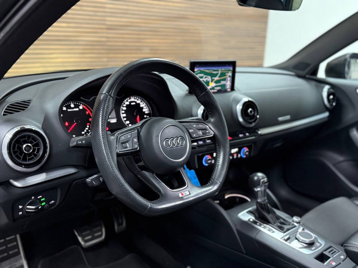 Audi A3 Audi A3 Sportback 1.5 TFSI CoD Sport S Line Edition | Pano | Sportstoelen | LED | Navigatie | Trekhaak
