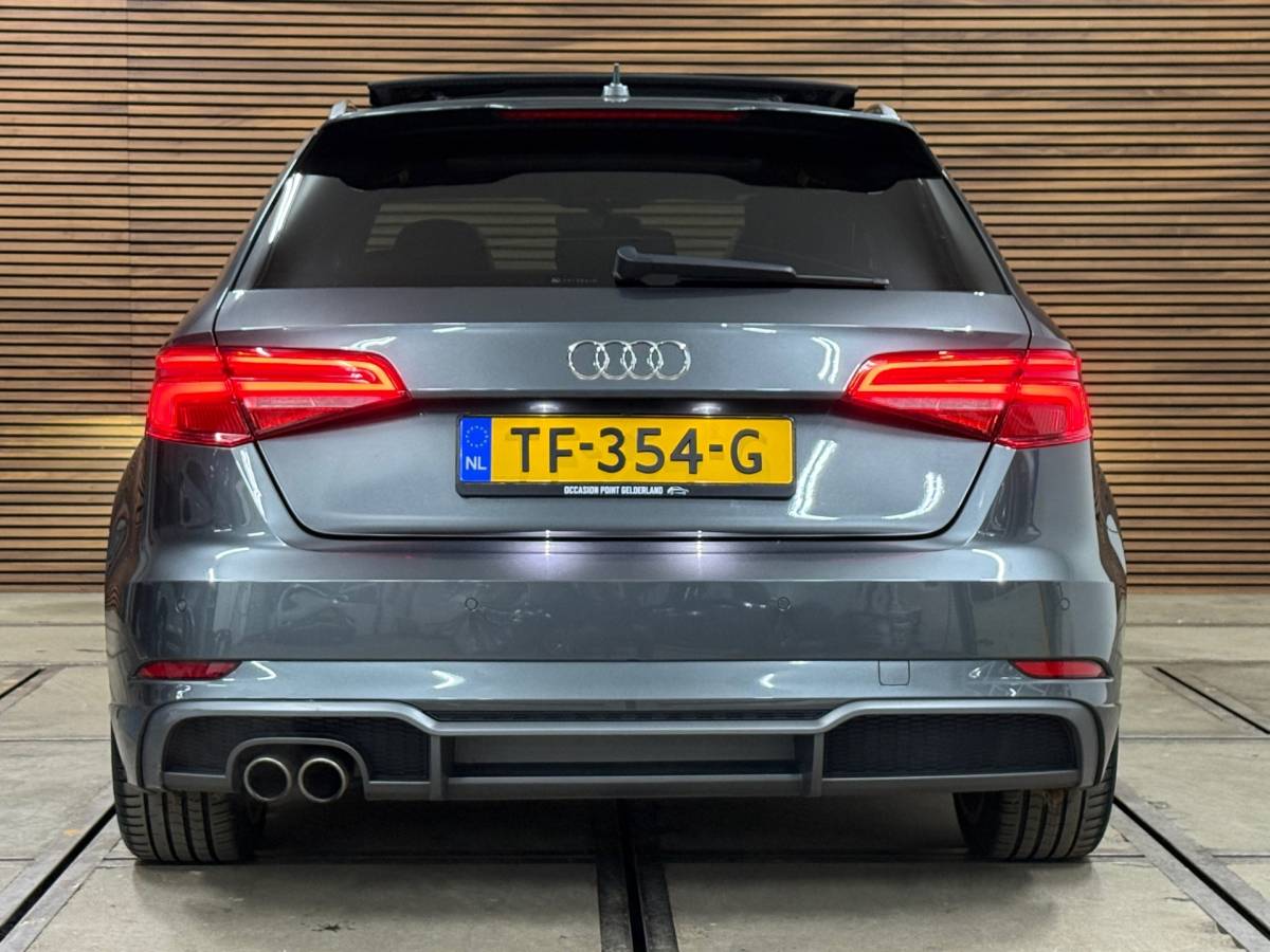 Audi A3 Audi A3 Sportback 1.5 TFSI CoD Sport S Line Edition | Pano | Sportstoelen | LED | Navigatie | Trekhaak