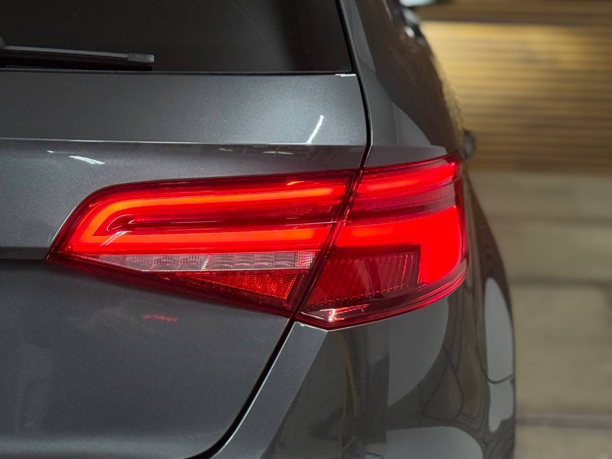 Audi A3 Audi A3 Sportback 1.5 TFSI CoD Sport S Line Edition | Pano | Sportstoelen | LED | Navigatie | Trekhaak