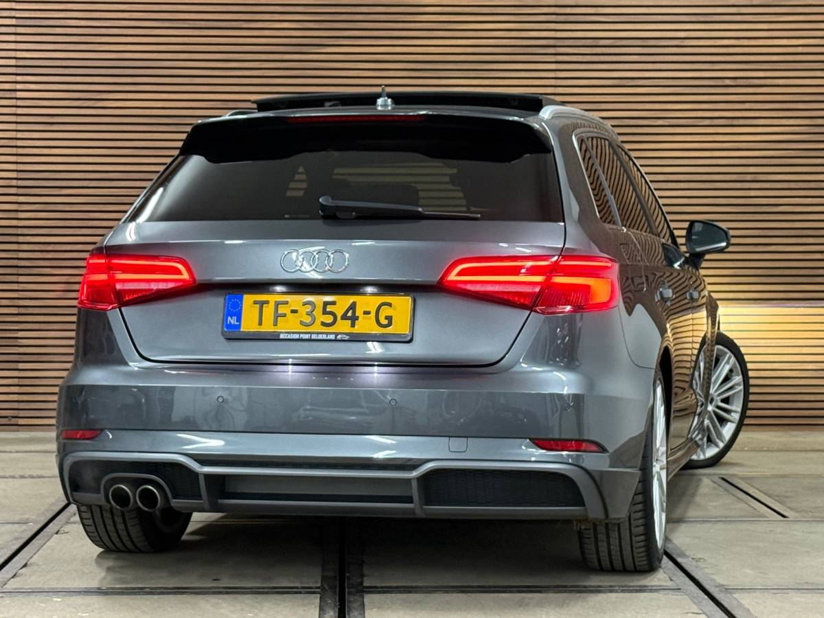 Audi A3 Audi A3 Sportback 1.5 TFSI CoD Sport S Line Edition | Pano | Sportstoelen | LED | Navigatie | Trekhaak