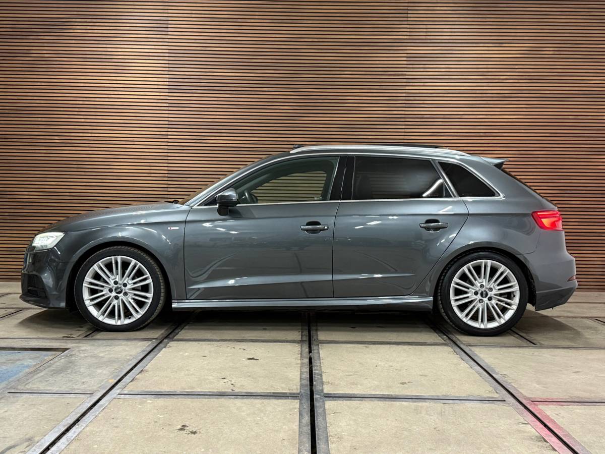 Audi A3 Audi A3 Sportback 1.5 TFSI CoD Sport S Line Edition | Pano | Sportstoelen | LED | Navigatie | Trekhaak