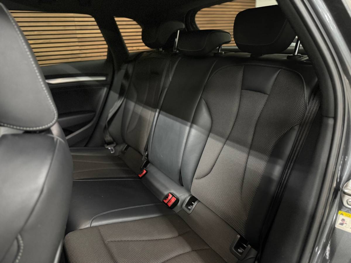 Audi A3 Audi A3 Sportback 1.5 TFSI CoD Sport S Line Edition | Pano | Sportstoelen | LED | Navigatie | Trekhaak