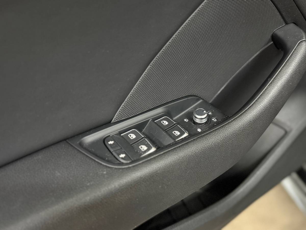 Audi A3 Audi A3 Sportback 1.5 TFSI CoD Sport S Line Edition | Pano | Sportstoelen | LED | Navigatie | Trekhaak
