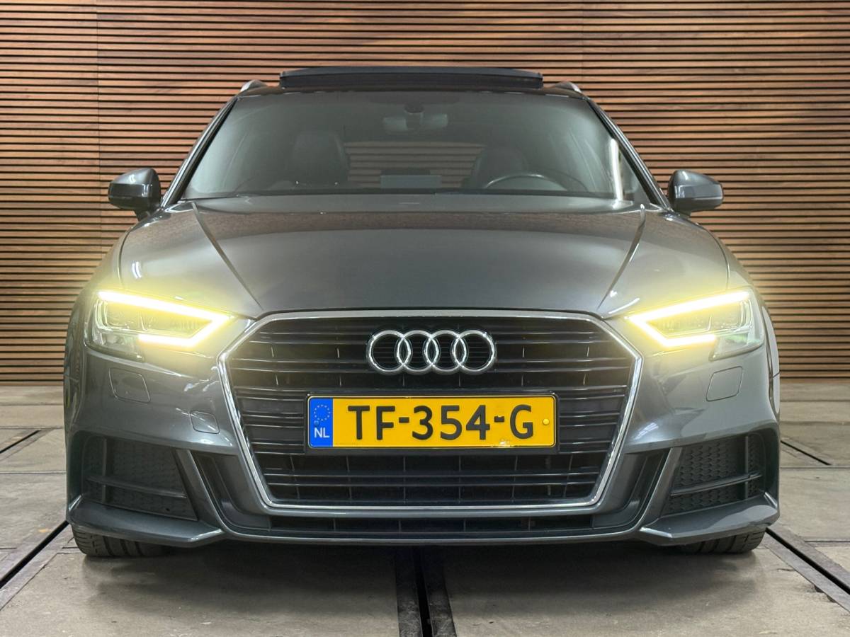 Audi A3 Audi A3 Sportback 1.5 TFSI CoD Sport S Line Edition | Pano | Sportstoelen | LED | Navigatie | Trekhaak