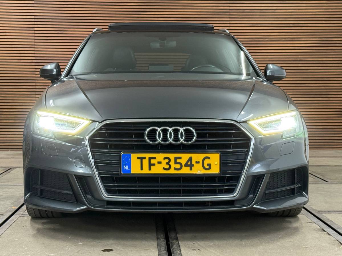 Audi A3 Audi A3 Sportback 1.5 TFSI CoD Sport S Line Edition | Pano | Sportstoelen | LED | Navigatie | Trekhaak