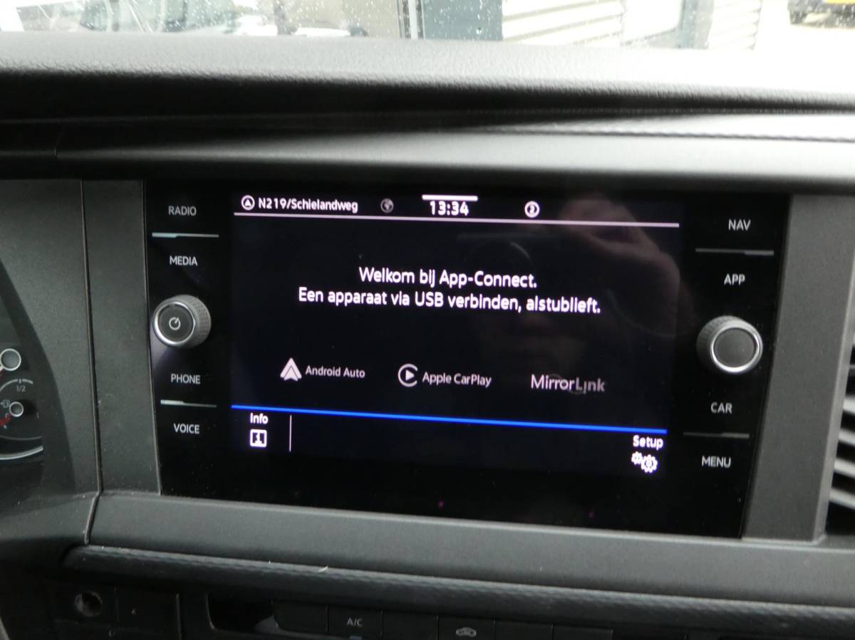 Volkswagen Transporter Volkswagen Transporter 2.0 TDI L2H1 airco navigatie pdc 3 zits trekhaak