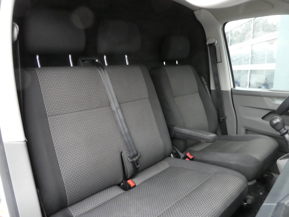 Volkswagen Transporter Volkswagen Transporter 2.0 TDI L2H1 airco navigatie pdc 3 zits trekhaak