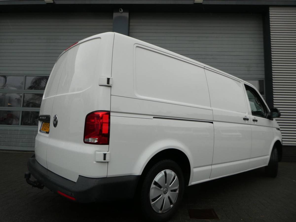 Volkswagen Transporter Volkswagen Transporter 2.0 TDI L2H1 airco navigatie pdc 3 zits trekhaak