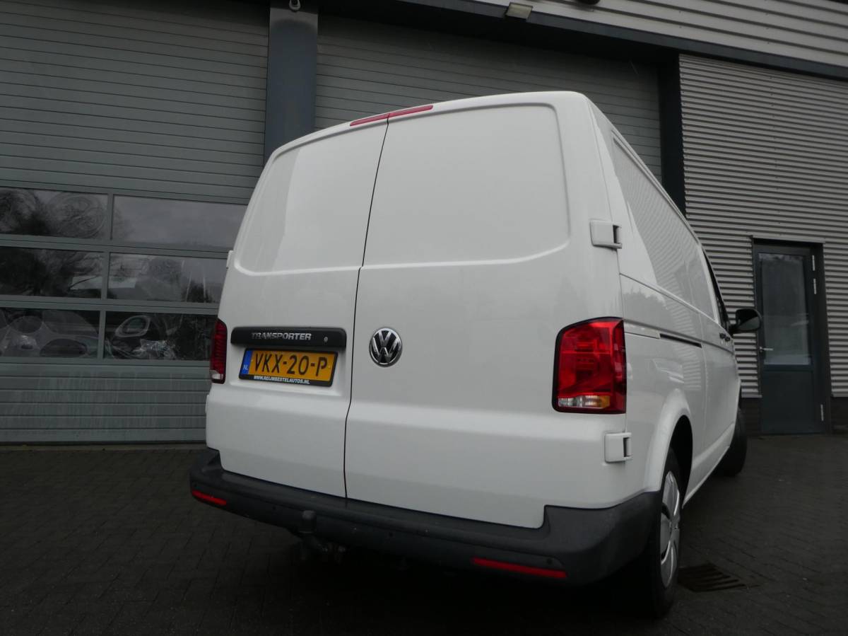 Volkswagen Transporter Volkswagen Transporter 2.0 TDI L2H1 airco navigatie pdc 3 zits trekhaak