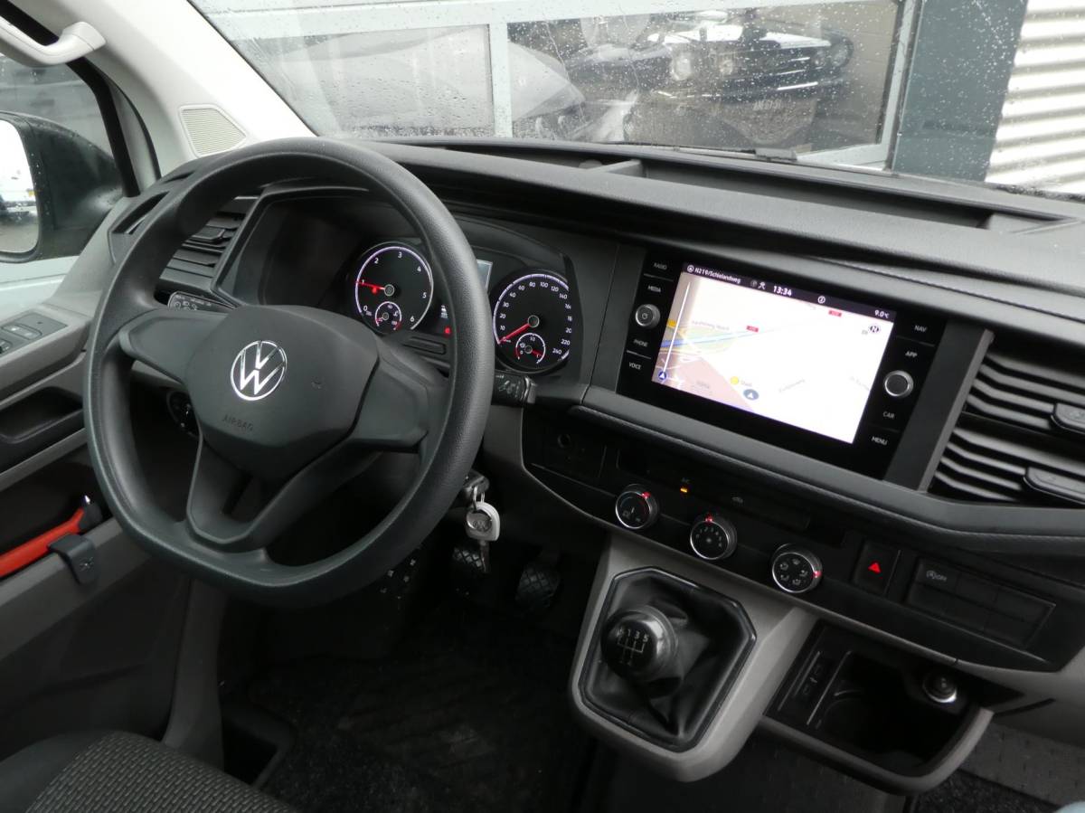 Volkswagen Transporter Volkswagen Transporter 2.0 TDI L2H1 airco navigatie pdc 3 zits trekhaak