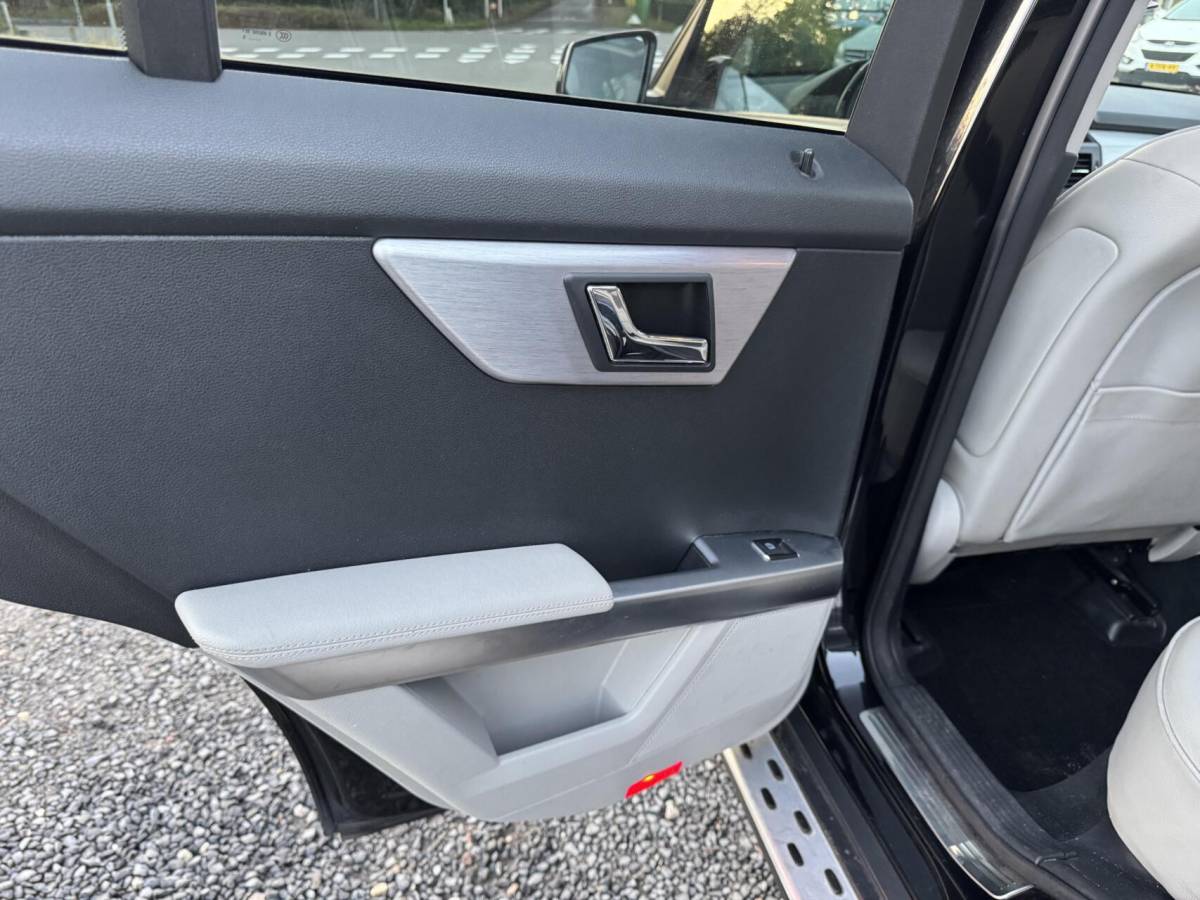 Mercedes-Benz GLK Mercedes GLK-klasse 350 First Edition 4×4 pano leer 20 inch