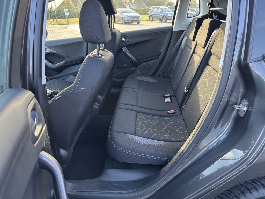 Peugeot 2008 Peugeot 2008 1.2 PureT. Blue Lion