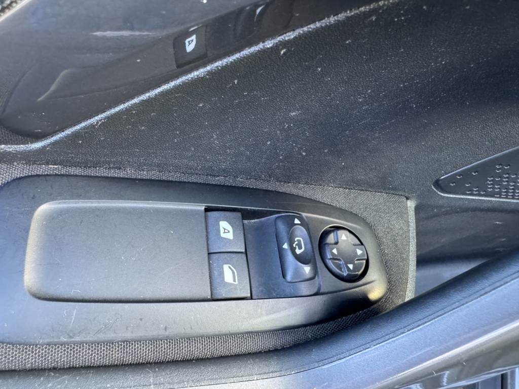 Peugeot 2008 Peugeot 2008 1.2 PureT. Blue Lion