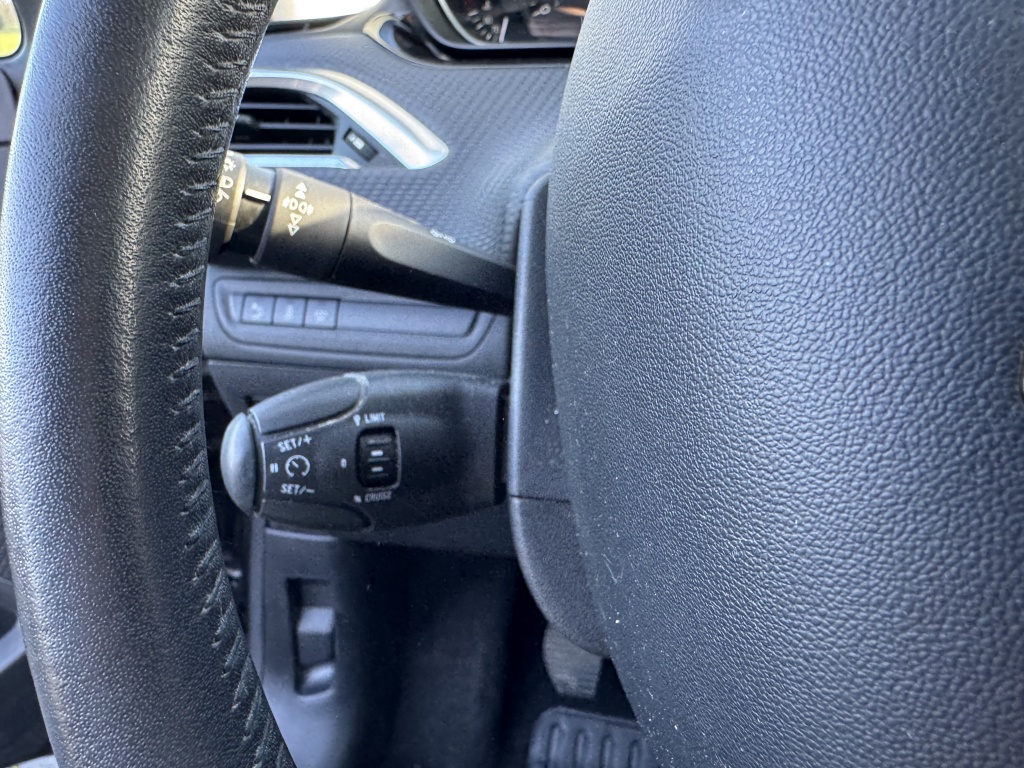 Peugeot 2008 Peugeot 2008 1.2 PureT. Blue Lion