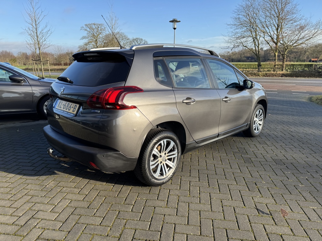 Peugeot 2008 Peugeot 2008 1.2 PureT. Blue Lion