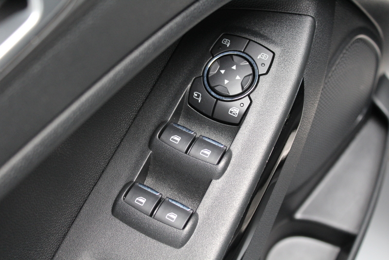 Ford EcoSport Ford EcoSport 1.0 EcoBoost Titanium 126PK, RIJKLAAR!! | DEELS LEDER | NAVIGATIE | CARPLAY | CRUISE | STOEL/RUIT/STUURVERWARMING