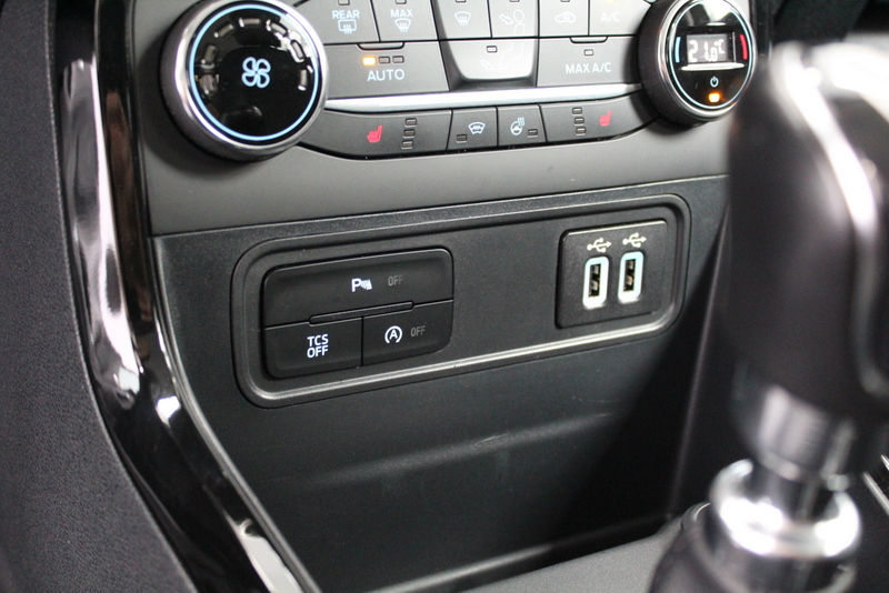 Ford EcoSport Ford EcoSport 1.0 EcoBoost Titanium 126PK, RIJKLAAR!! | DEELS LEDER | NAVIGATIE | CARPLAY | CRUISE | STOEL/RUIT/STUURVERWARMING