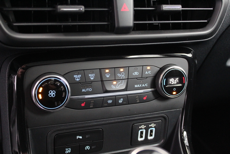 Ford EcoSport Ford EcoSport 1.0 EcoBoost Titanium 126PK, RIJKLAAR!! | DEELS LEDER | NAVIGATIE | CARPLAY | CRUISE | STOEL/RUIT/STUURVERWARMING