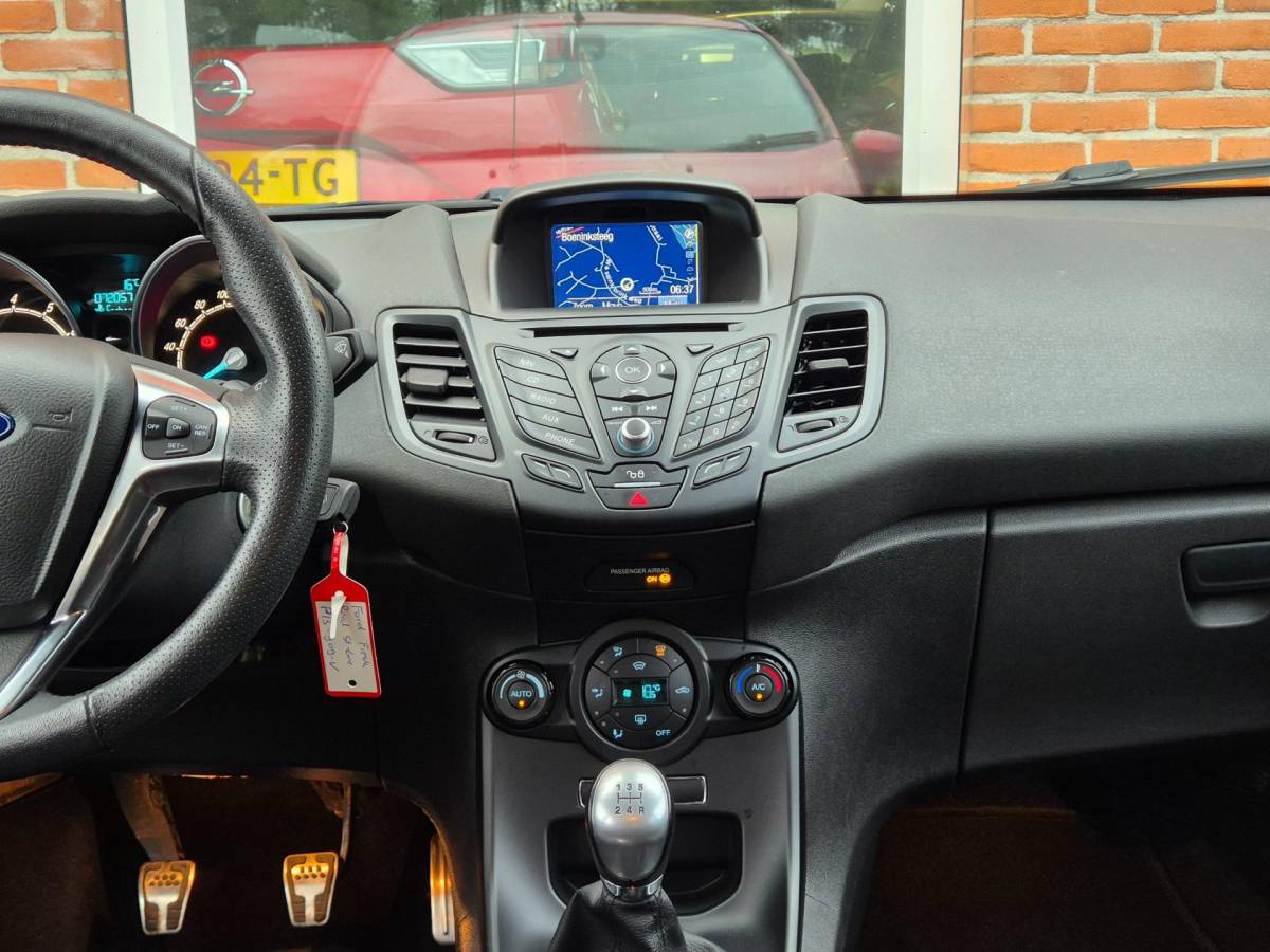 Ford Fiesta Ford Fiesta 1.0 EcoBoost ST Line 101PK 5drs clima, cruise, navi, lmv, bluetooth