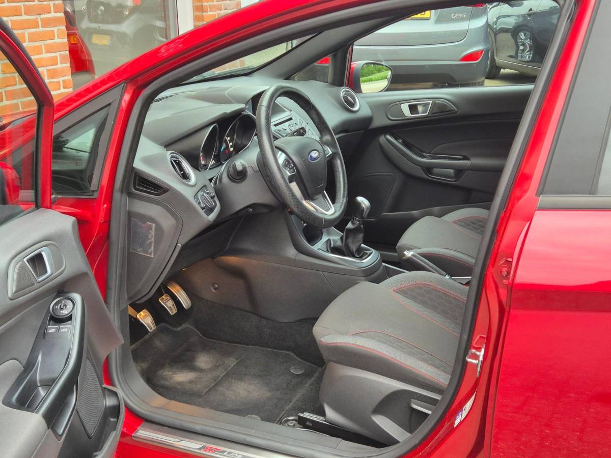 Ford Fiesta Ford Fiesta 1.0 EcoBoost ST Line 101PK 5drs clima, cruise, navi, lmv, bluetooth