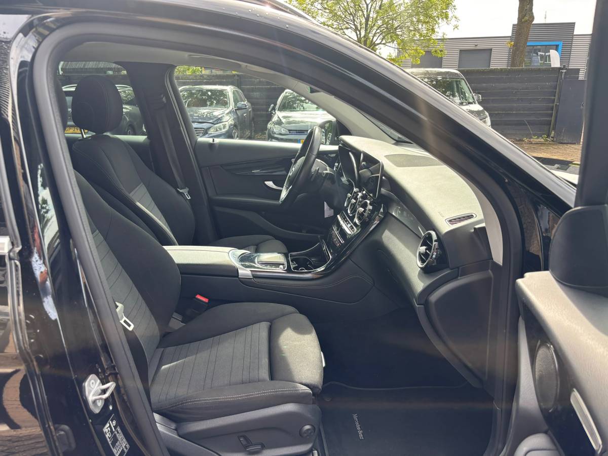 Mercedes-Benz GLC Mercedes-Benz GLC-klasse 300e 4MATIC Trekhaak,Pano,Camera,