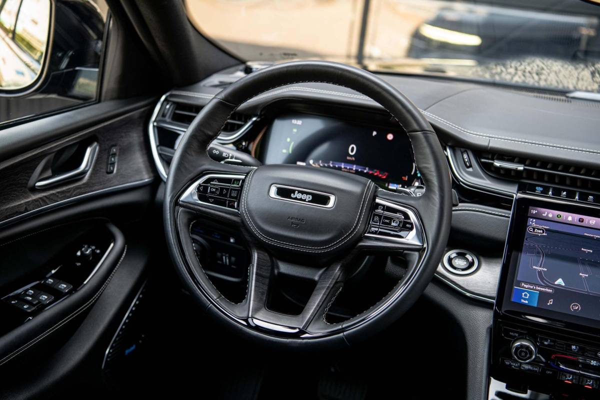 Jeep Grand Cherokee Jeep Grand Cherokee 2.0 Hybride | Overland | Full Option | Panodak | Luchtvering | Trekhaak | Mcintosh | 21 inch |