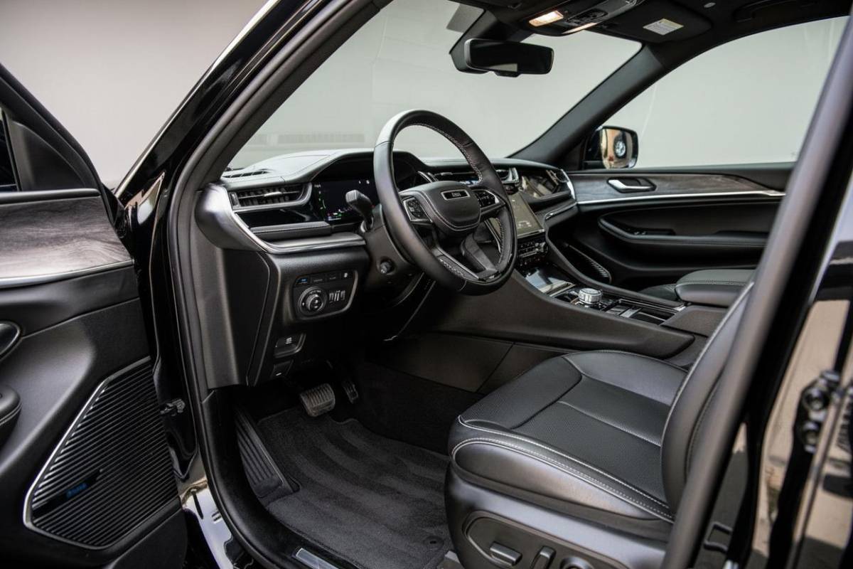 Jeep Grand Cherokee Jeep Grand Cherokee 2.0 Hybride | Overland | Full Option | Panodak | Luchtvering | Trekhaak | Mcintosh | 21 inch |