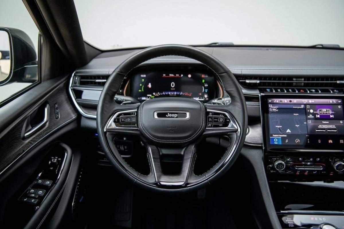 Jeep Grand Cherokee Jeep Grand Cherokee 2.0 Hybride | Overland | Full Option | Panodak | Luchtvering | Trekhaak | Mcintosh | 21 inch |