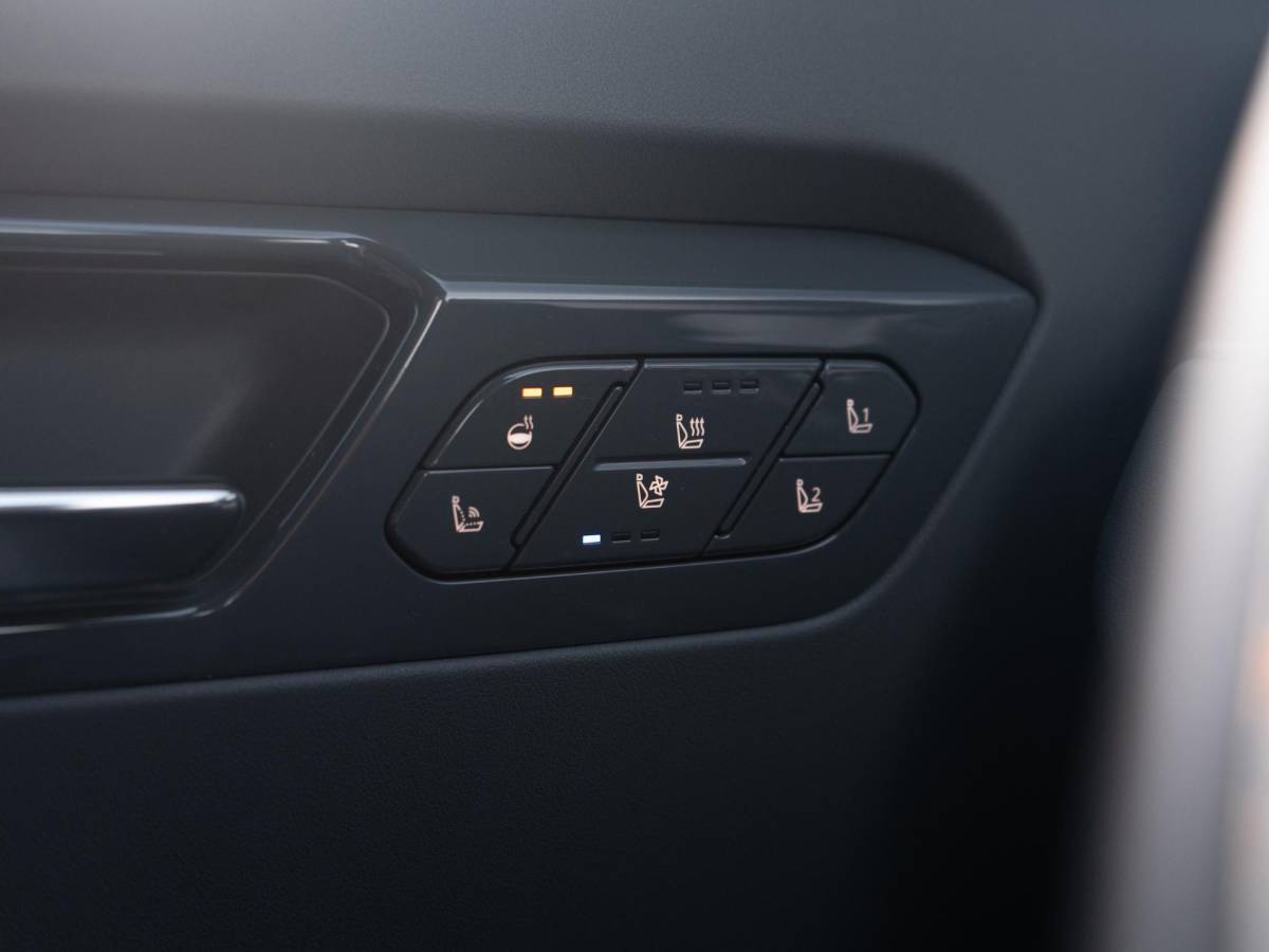 Kia EV9 Kia EV9 Launch Edition GT-Line AWD 99.8 kWh | Speciale kleur | 7-Pers. | 21″ | Head-Up | Stoel-/Stuurverwarming | Premium Audio | Schuif-/kanteldak | Adapt. Cruise | Matte blauw