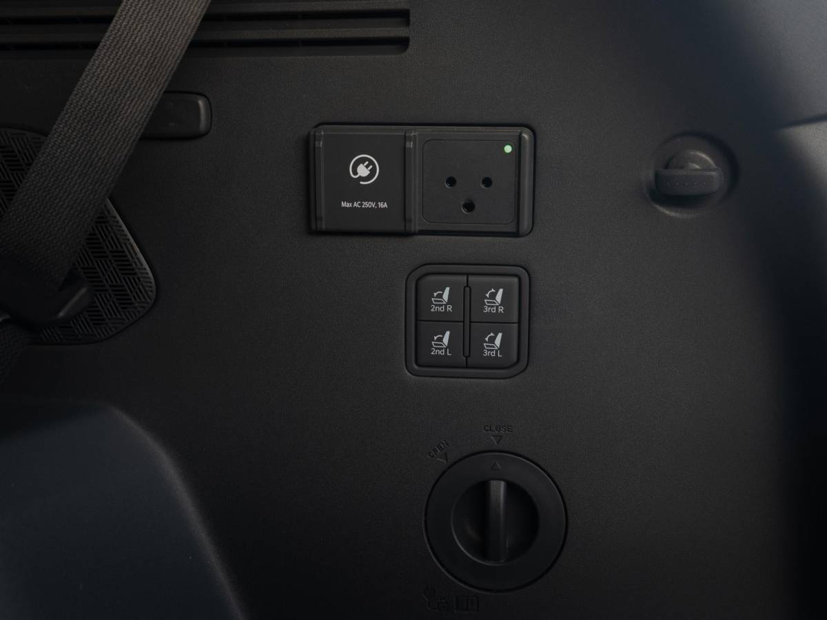 Kia EV9 Kia EV9 Launch Edition GT-Line AWD 99.8 kWh | Speciale kleur | 7-Pers. | 21″ | Head-Up | Stoel-/Stuurverwarming | Premium Audio | Schuif-/kanteldak | Adapt. Cruise | Matte blauw