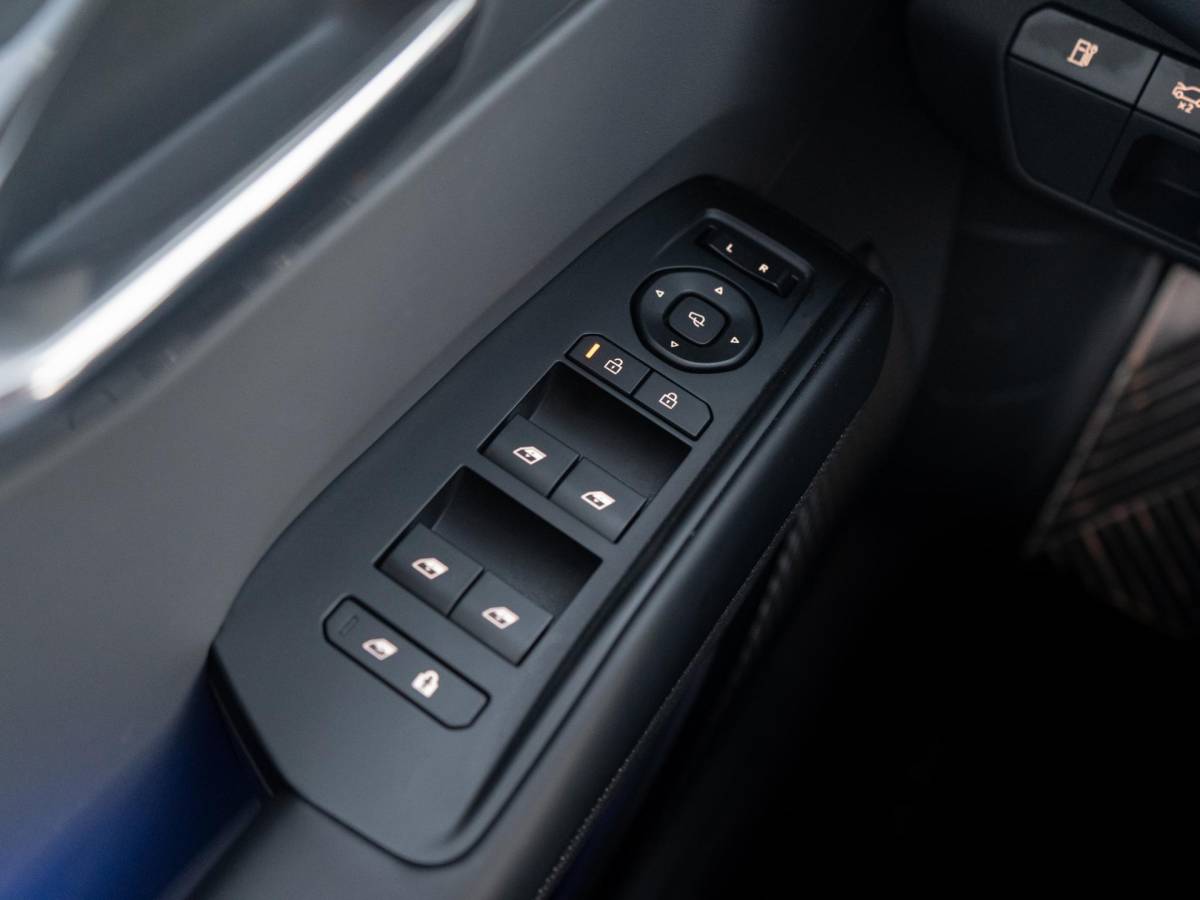 Kia EV9 Kia EV9 Launch Edition GT-Line AWD 99.8 kWh | Speciale kleur | 7-Pers. | 21″ | Head-Up | Stoel-/Stuurverwarming | Premium Audio | Schuif-/kanteldak | Adapt. Cruise | Matte blauw