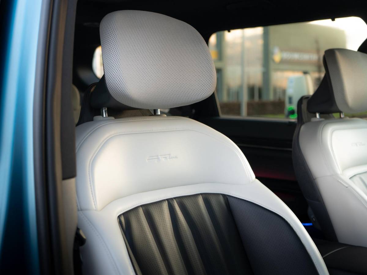 Kia EV9 Kia EV9 Launch Edition GT-Line AWD 99.8 kWh | Speciale kleur | 7-Pers. | 21″ | Head-Up | Stoel-/Stuurverwarming | Premium Audio | Schuif-/kanteldak | Adapt. Cruise | Matte blauw