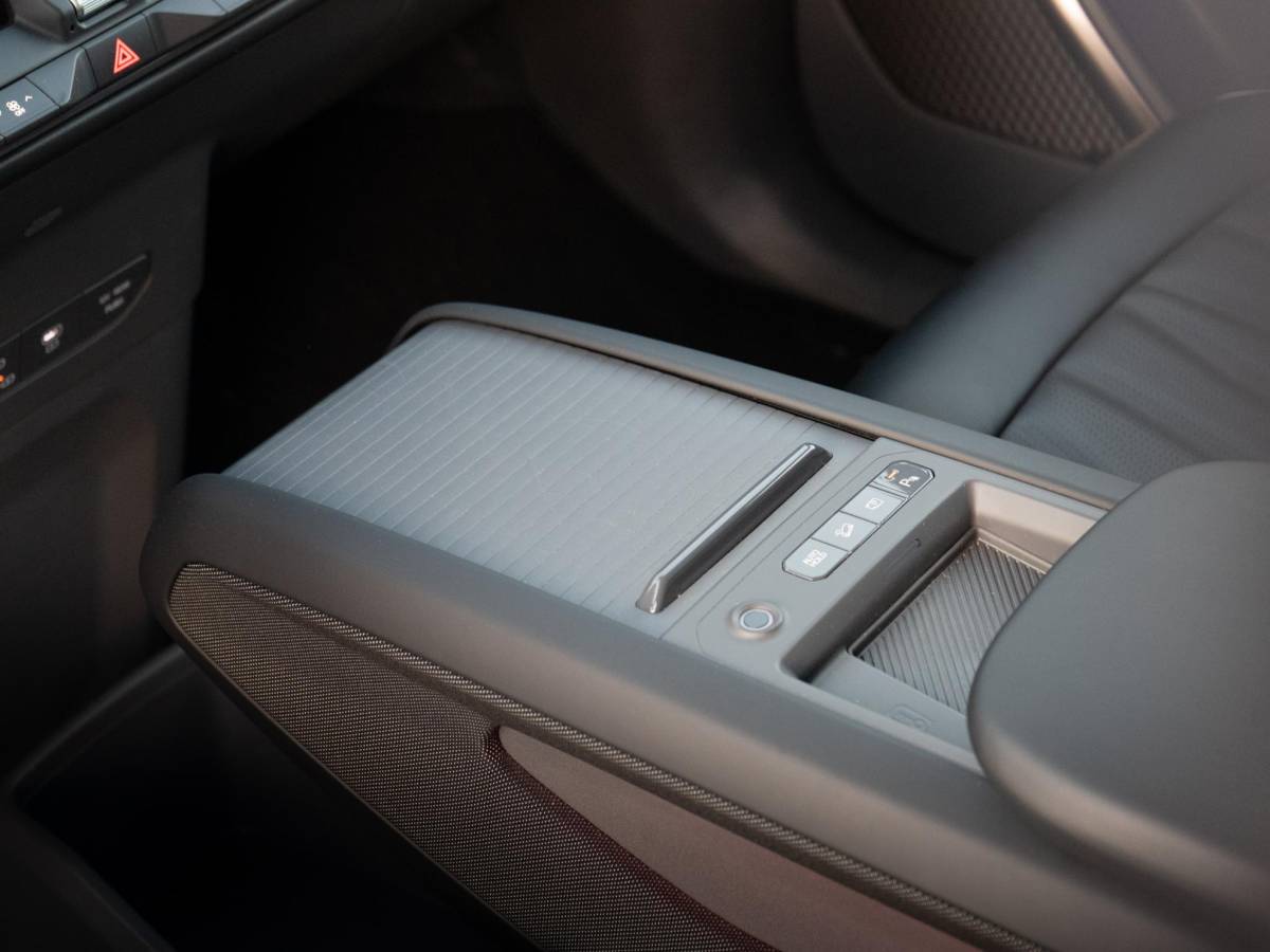 Kia EV9 Kia EV9 Launch Edition GT-Line AWD 99.8 kWh | Speciale kleur | 7-Pers. | 21″ | Head-Up | Stoel-/Stuurverwarming | Premium Audio | Schuif-/kanteldak | Adapt. Cruise | Matte blauw