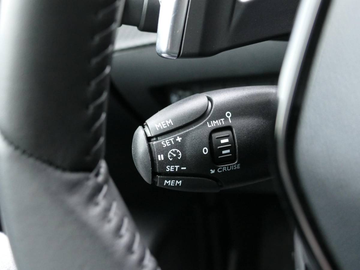 Peugeot 208 Peugeot 208 1.2 Hybrid 110 e-DCS6 Allure | 360° Camera | Navigatie | Climate Control | Full LED | 16” LM Velgen | Apple Carplay/Android Auto