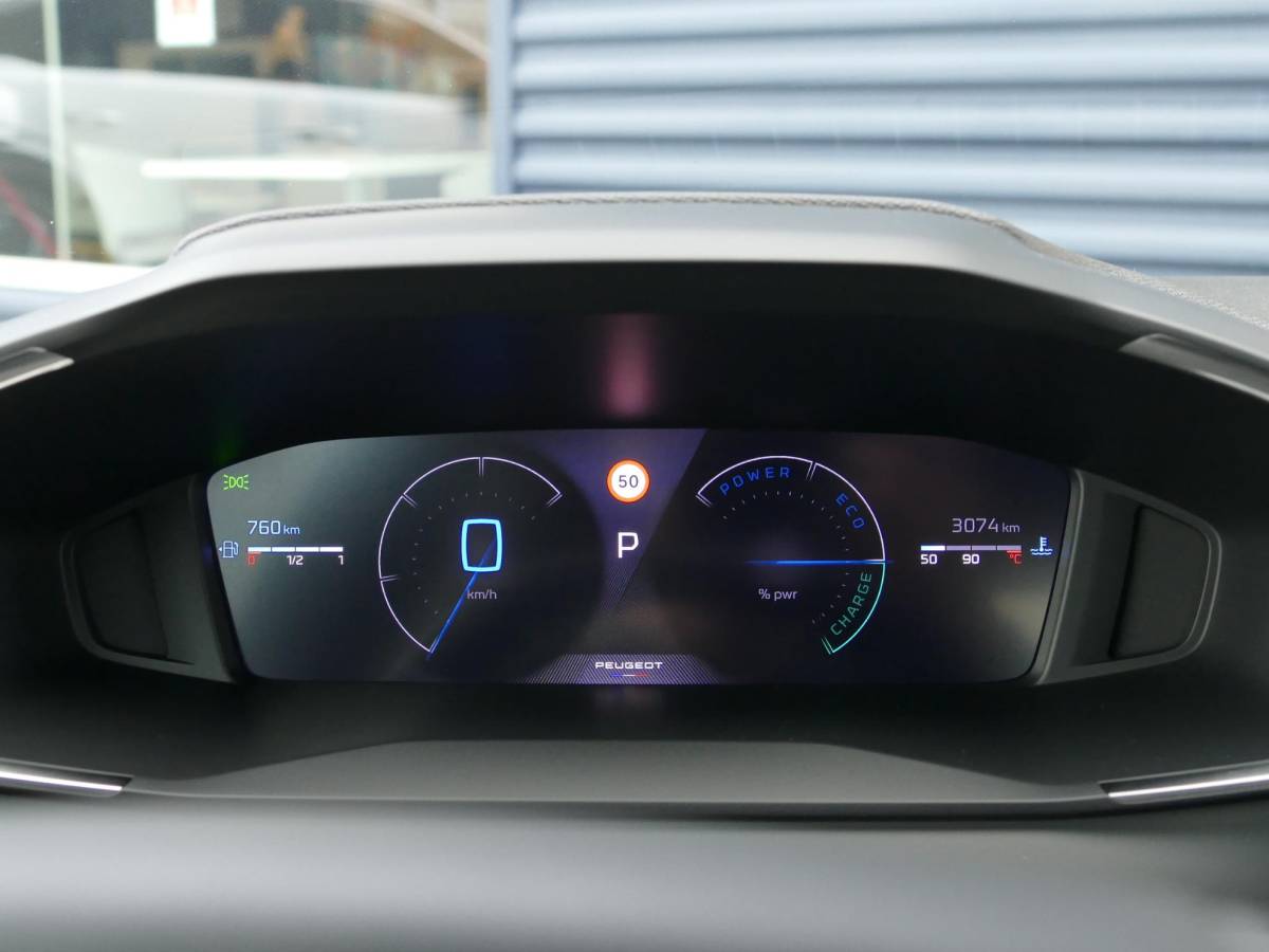 Peugeot 208 Peugeot 208 1.2 Hybrid 110 e-DCS6 Allure | 360° Camera | Navigatie | Climate Control | Full LED | 16” LM Velgen | Apple Carplay/Android Auto