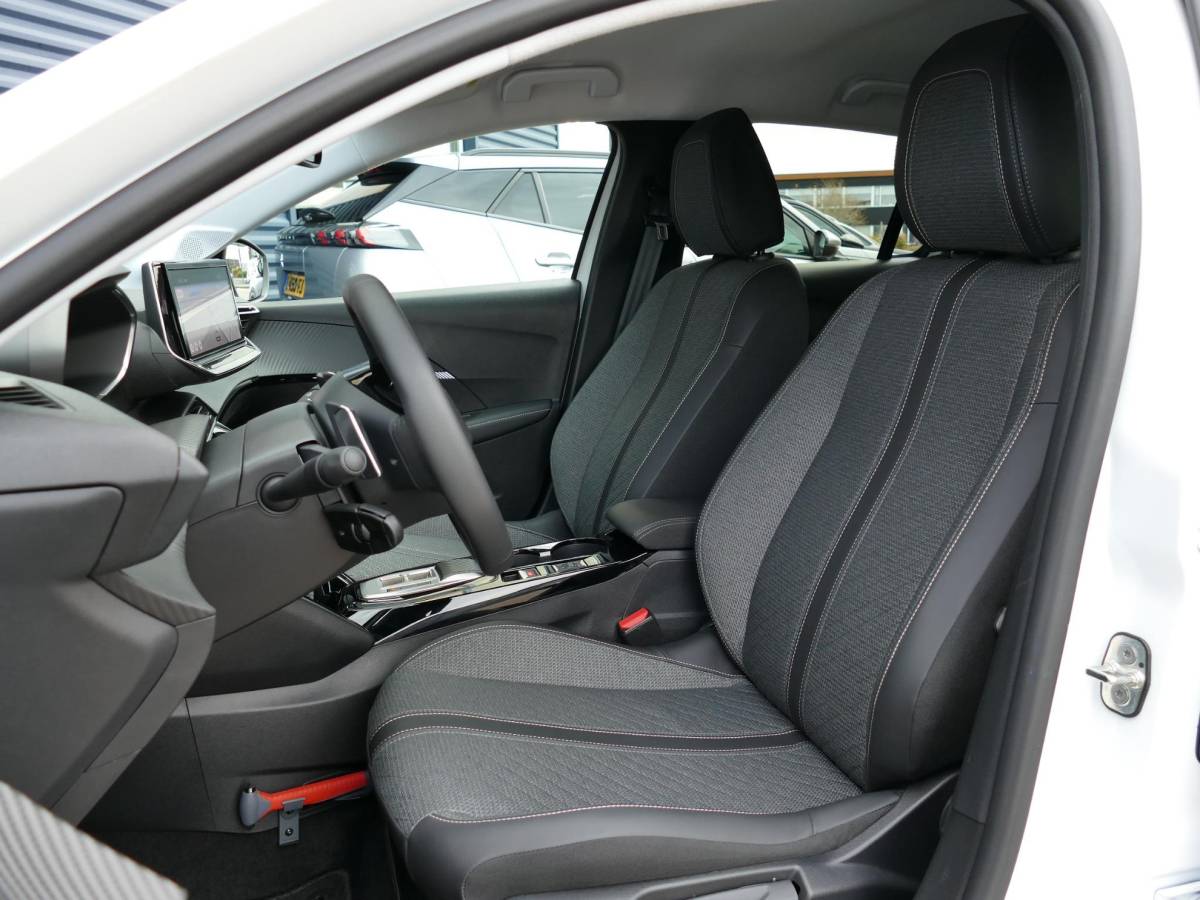 Peugeot 208 Peugeot 208 1.2 Hybrid 110 e-DCS6 Allure | 360° Camera | Navigatie | Climate Control | Full LED | 16” LM Velgen | Apple Carplay/Android Auto